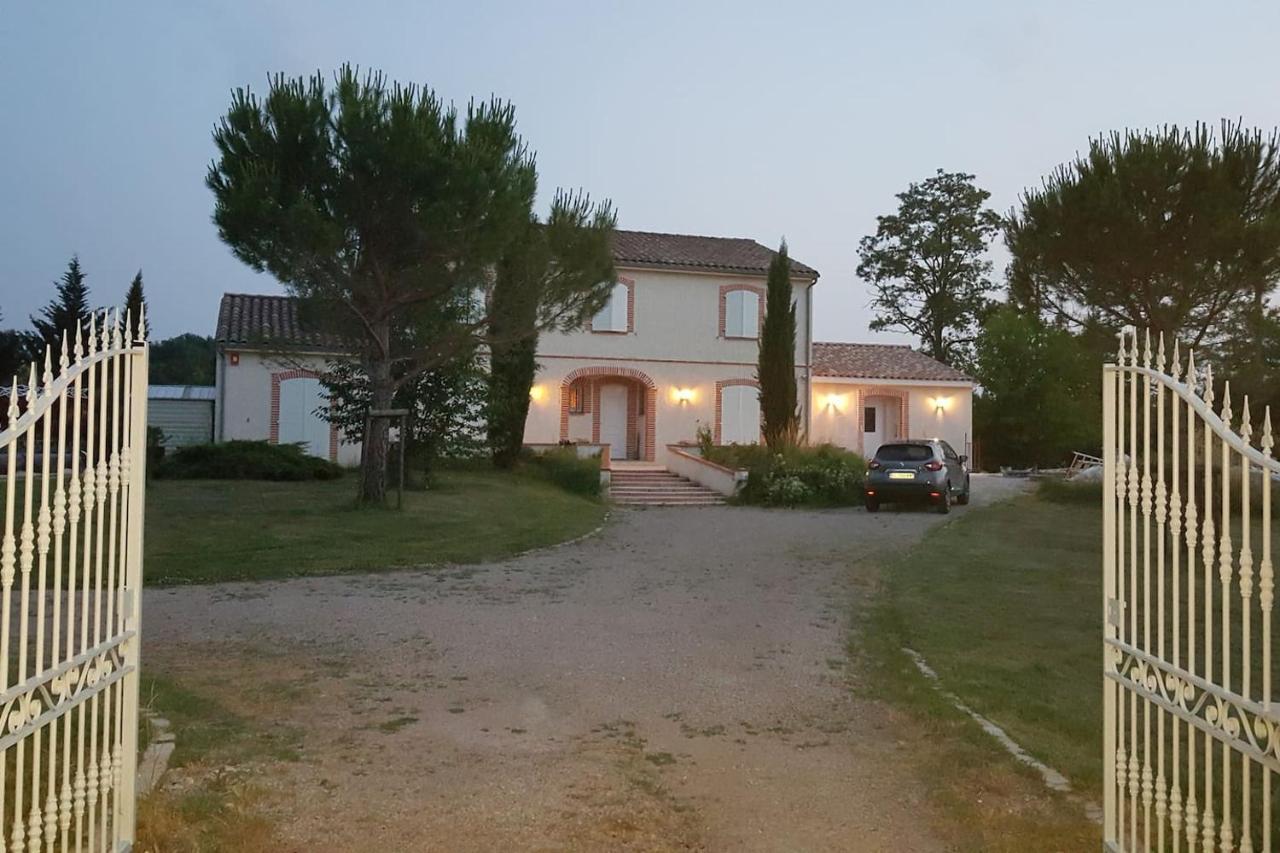 Logement Avec Piscine, Classe 3 Etoiles, De 42 M2 Tout Confort Au Calme Pour Un Couple Cahuzac-sur-Vere Экстерьер фото